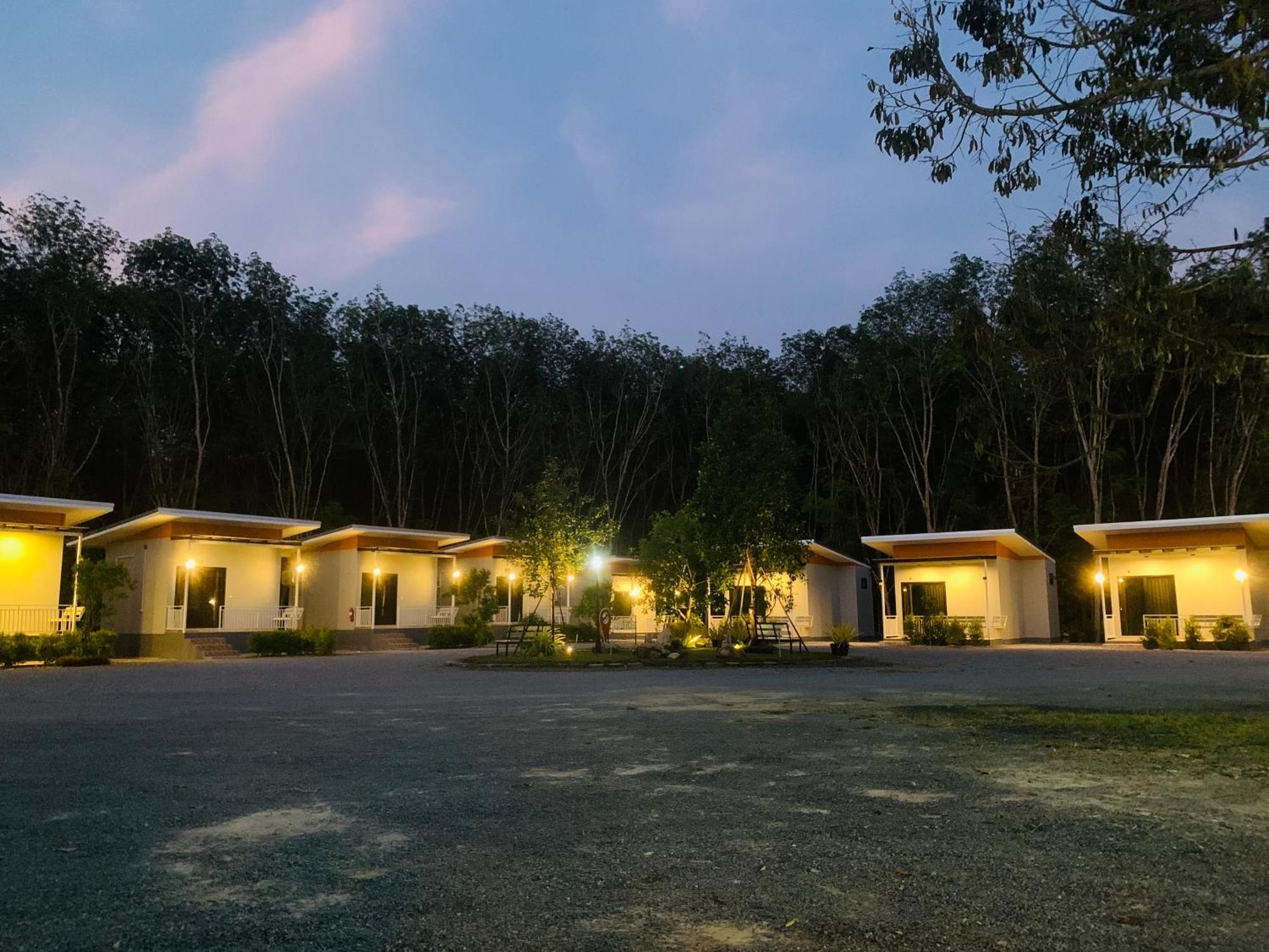 Suanvadee Resort สวนวดี รีสอร์ท Don Sak Extérieur photo